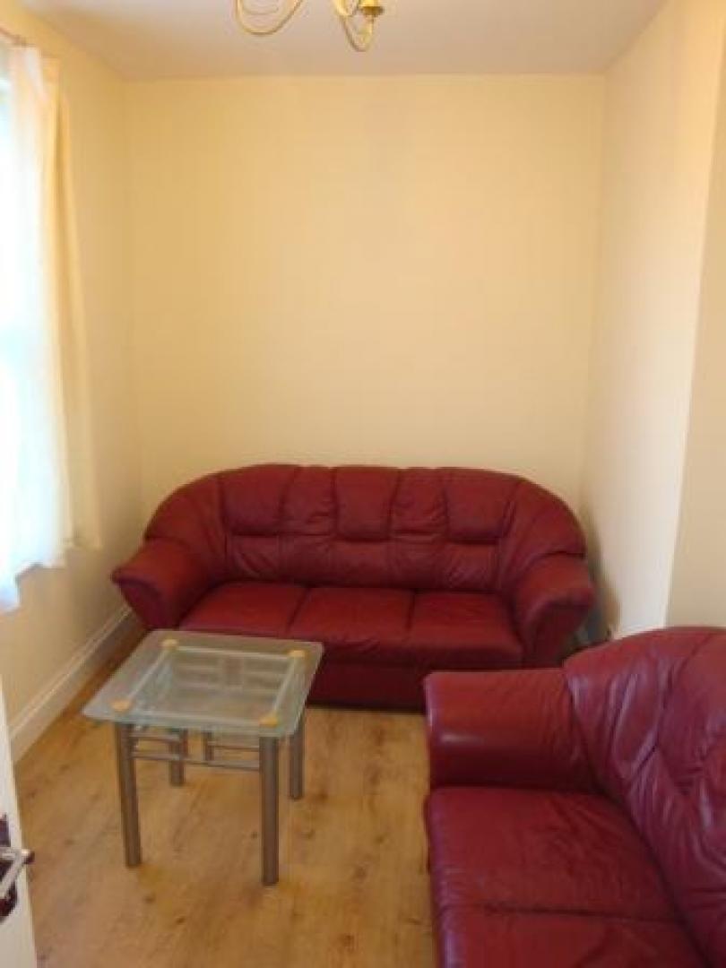 			NEW INSTRUCTION, 3 Bedroom, 1 bath, 1 reception Flat			 Crewys Road, GOLDERS GREEN/CRICKLEWOOD